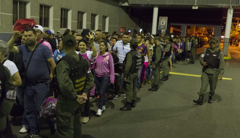 Cierre de frontera con Venezuela: Maduro ordena el cierre de la frontera con Colombia por 72 horas