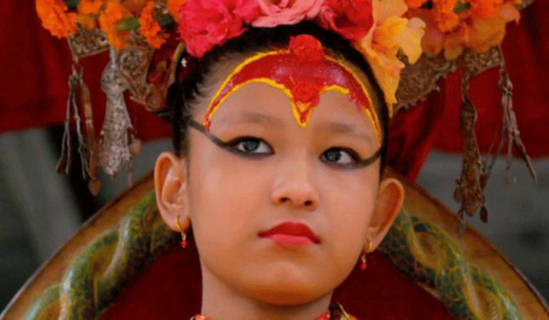 Kumaris. las niñas diosas de Nepal: La corta vida sagrada de las kumaris, las peculiares niñas diosas de Nepal