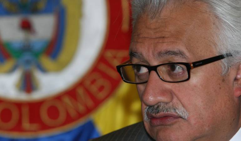 La indignación de Everth Bustamante por la presencia de miembros de las Farc en el capitolio: Senador ex guerrillero indignado por presencia de las Farc en el Congreso