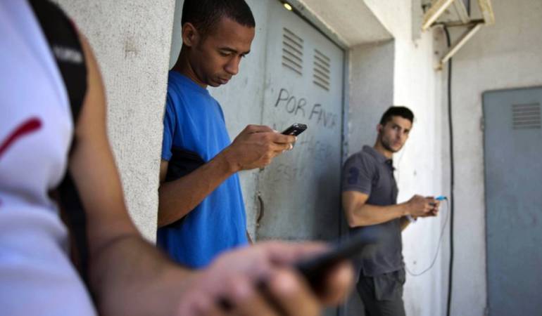Internet en Cuba: Cuba rebaja el precios de internet y comienza pruebas de conexión en casas