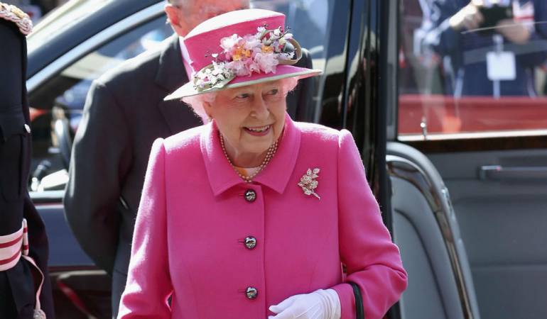 se rumora falsa muerte de de Isabel II: Dos cuentas ficticias de la BBC anuncian la falsa muerte de Isabel II