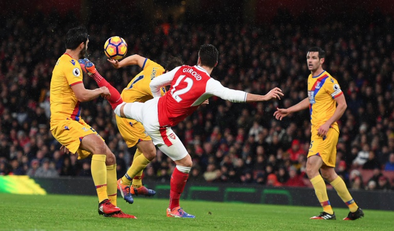 Arsenal 2-0 Crystal Palace: Con golazo de Giroud, Arsenal derrota al Crystal Palace y escolta a los líderes