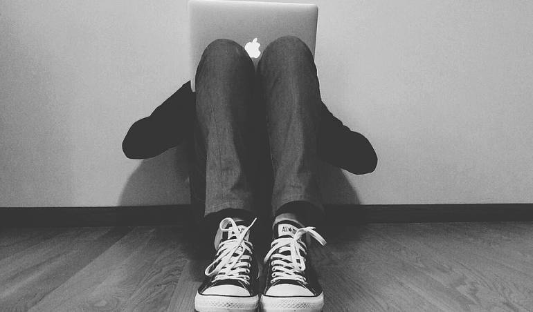 Como combinar una converse: Ideas para llevar los zapatos deportivos al trabajo y no fallar en el intento