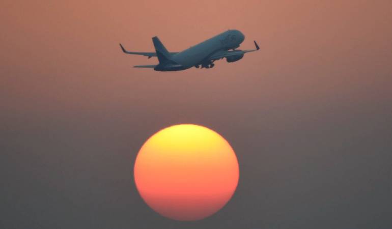 Apagón informático afecta a aerolínea y a sus cientos de pasajeros: Delta cancela otro centenar de vuelos y pide disculpas por apagón informático