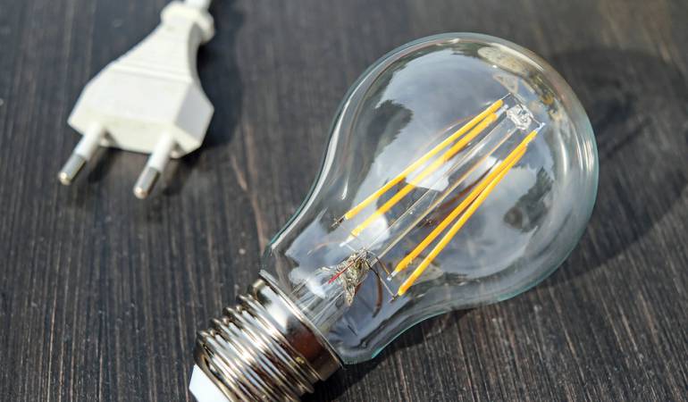 Mujer que controló la luz eléctrica: La mujer que logró controlar la peligrosa y temperamental luz eléctrica