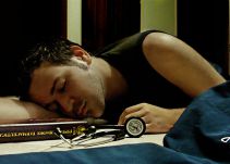 Por qué dormir la siesta en el trabajo es bueno para tu salud y tu rendimiento