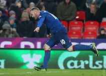 Rooney rescata un punto y se mete en la historia como máximo goleador del United