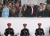 Trump ofrece una visión oscura del país en un atípico discurso de investidura