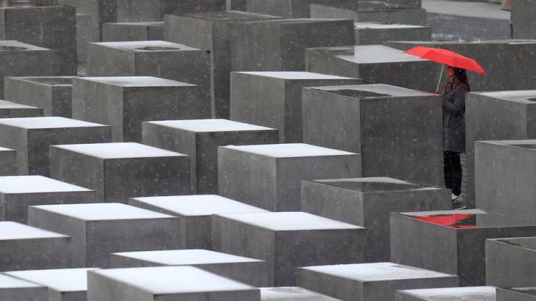 ¿Está bien tomarse fotografías en lugares donde ocurrió el holocausto?