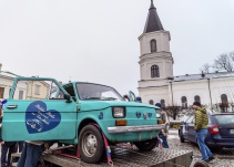 Tom Hanks será obsequiado por ciudad polaca con Fiat 126 de época comunista