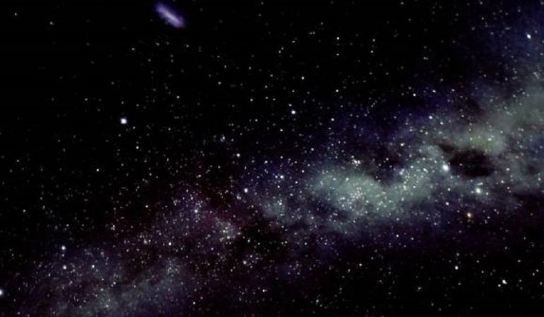Calculan nuevos datos sobre un agujero negro a 10.000 millones de años luz