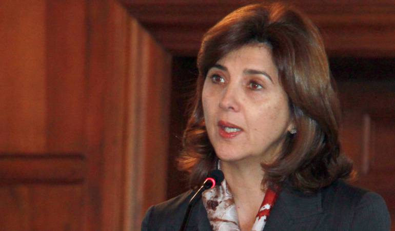 La canciller de Colombia responde acusaciones de Venezuela sobre comentarios xenófobos de Vargas Lleras: María Ángela Holguín afirmó que Vargas Lleras no tuvo mala intención en sus afirmaciones sobre los venezolanos