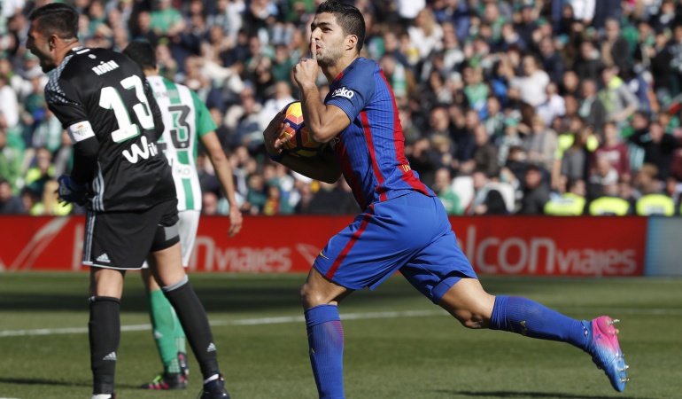 Real Betis 1-1 Barcelona: Suárez rescata un punto para el Barcelona, que sigue cediendo terreno en Liga