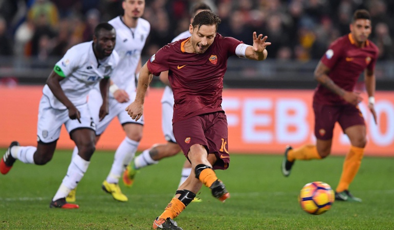 Roma Lazio Totti: Un agónico gol de Totti le da la victoria a la Roma y habrá clasico en semifinales