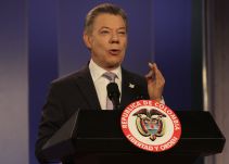 Santos destaca en Cumbre de Premios Nobeles de paz movilización de Farc y diálogos con Eln