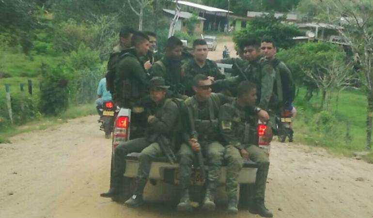 Comunidad de Caquetá libera a policías erradicadores retenidos al sur del país: Liberan a 15 policías retenidos por la comunidad en Caquetá