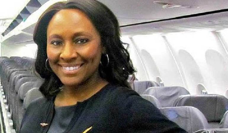 Tráfico de personas: Cómo una nota dejada en el baño de un avión salvó a una niña víctima del tráfico de personas