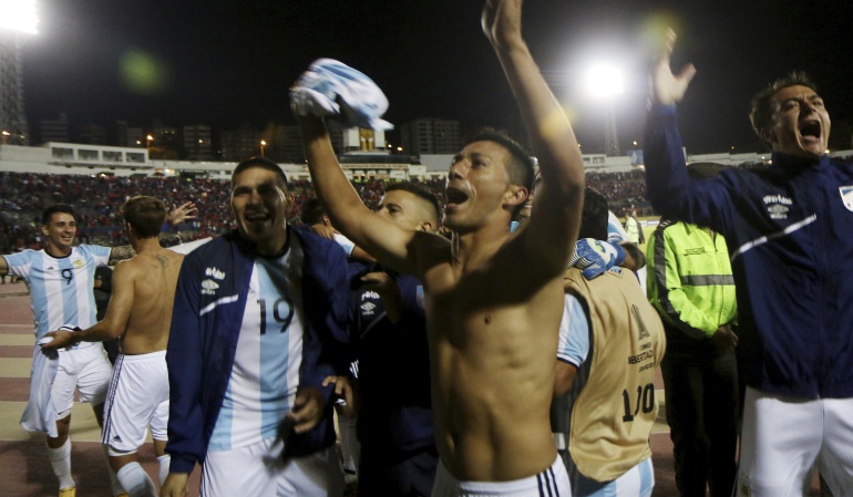 El Nacional 0-1 Atlético Tucumán Copa Libertadores: Tucumán clasifica con odisea y uniformes prestados y será rival de Junior en tercera fase