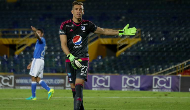 Nicolás Vikonis: Vikonis recibe 4 fechas de sanción por escupir a un hincha