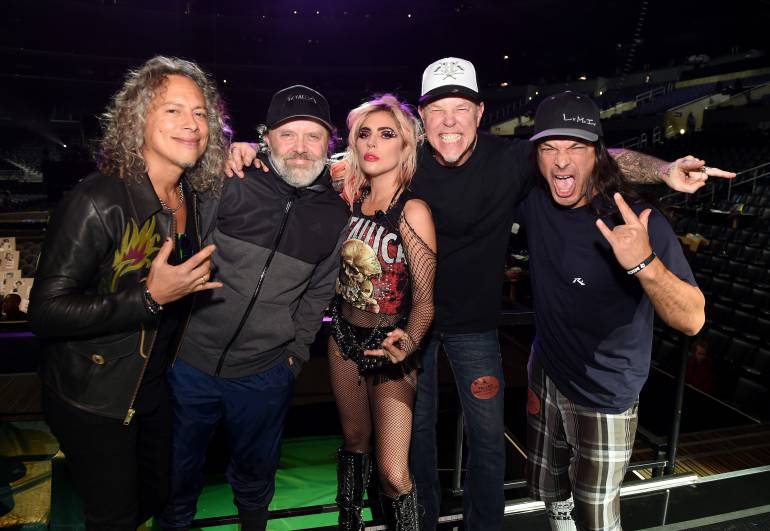 Lady Gaga compartió en Instagram una imagen en la que se le puede ver junto a los integrantes de Metallica.