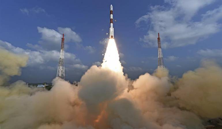 Lanzan satélites en India: La India lanza al espacio la cifra récord de 104 satélites en un solo cohete