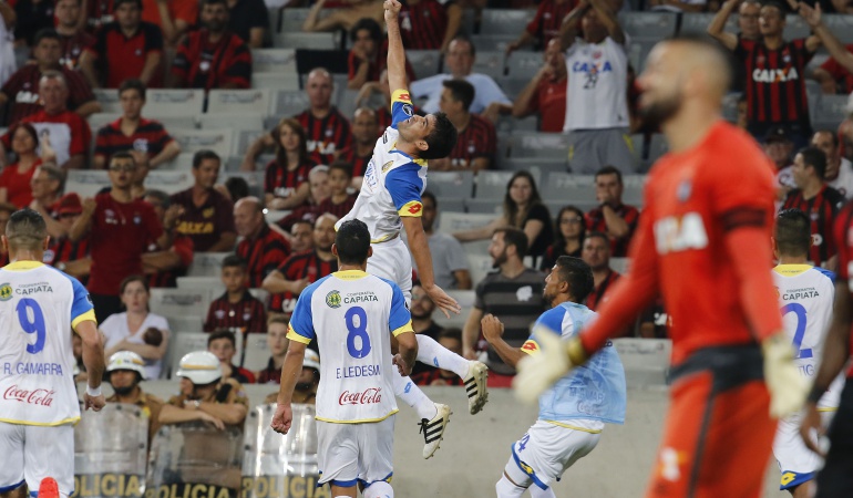 Atlético Paranaense 3-3 Capiatá: Heroico empate de Capiatá en casa de Paranaense con un jugador menos