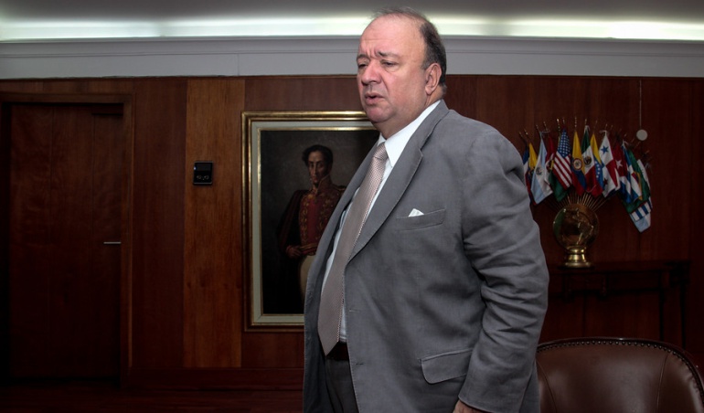 Luis Carlos Villegas, ministro de Defensa