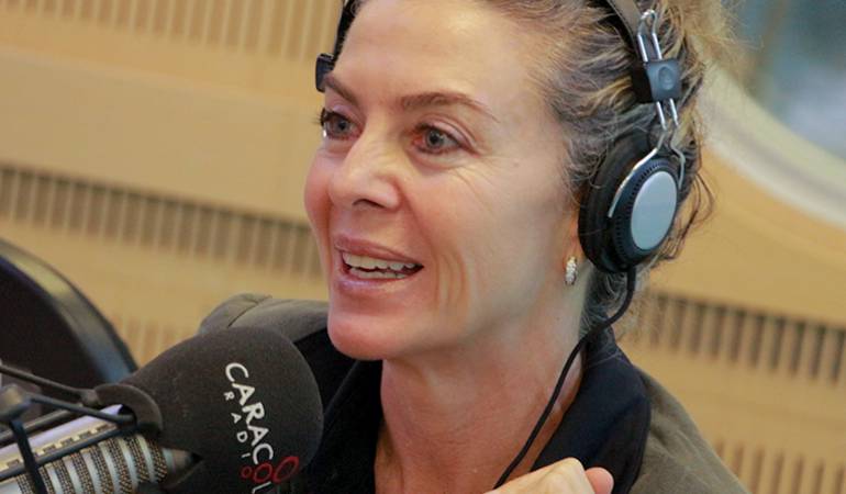 Margarita de Francisco, actriz y escritora colombiana en los estudios de Caracol Radio.
