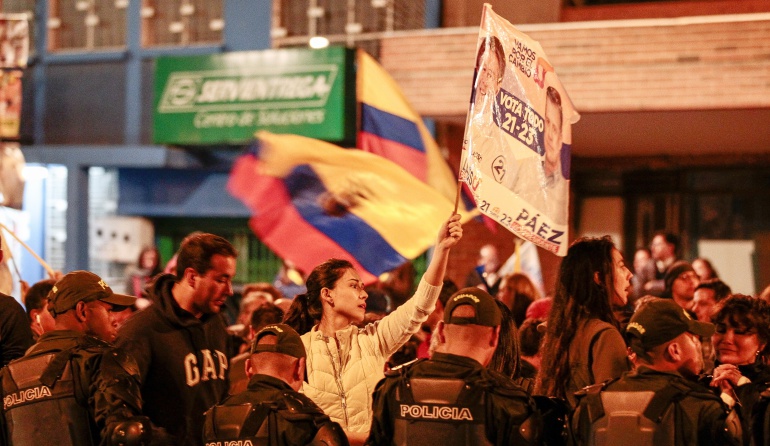 Madrugada del lunes frente al Consejo Electoral de Ecuador