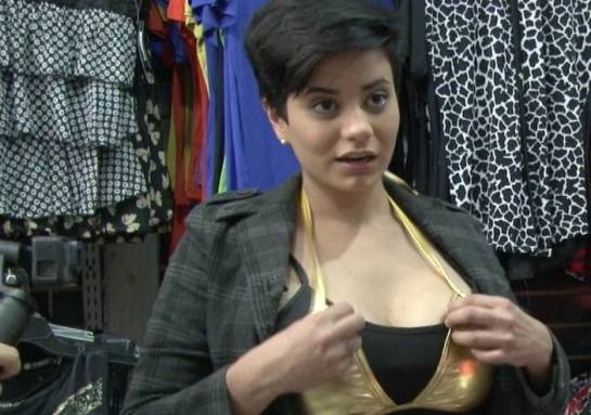 De shopping de brasieres y cucos con la nueva estrella del porno en Colombia: Comprando lencería con la porno - periodista en San Victorino De shopping de brasieres y cucos con la nueva estrella del porno en Colombia: Comprando lencería con la porno - periodista en San Victorino