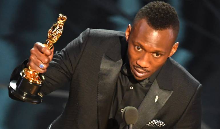 Al recibir el premio a mejor actor de reparto, Mahershala Ali agradeció a su esposa, con quien tuvo un bebé hace tan sólo 4 días.