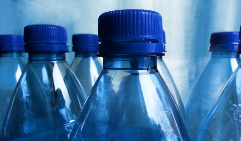 Químico botellas plásticas tóxico para ratones: Un químico en las botellas de agua puede ser tóxico en ratones, según estudio