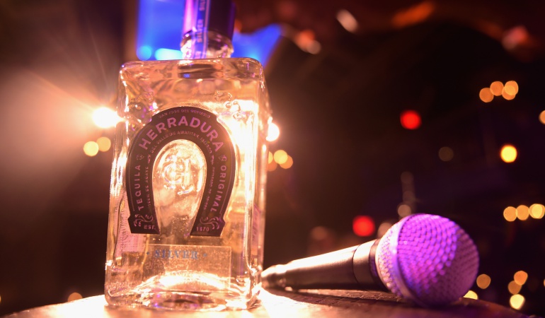 Al final del reto, la víctima recibió 630 dólares por beber el licor.