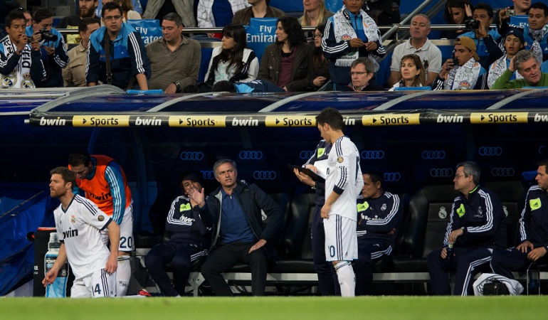 Özil Mourinho: Özil cuenta que estuvo cerca de pegarse con Mourinho