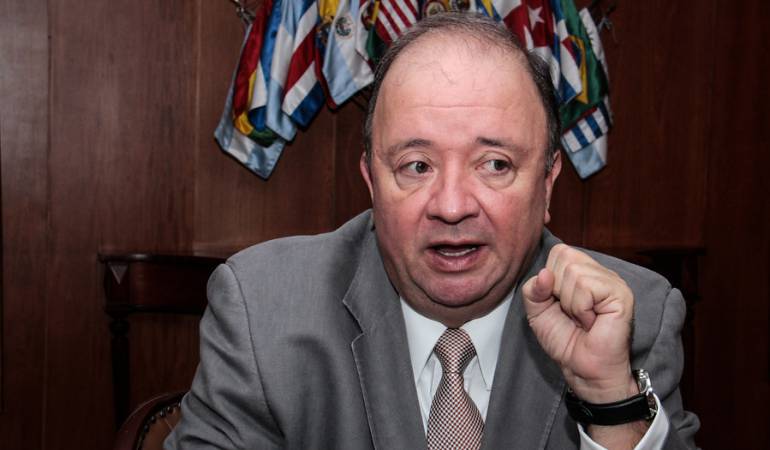 Luis Carlos Villegas, ministro de Defensa