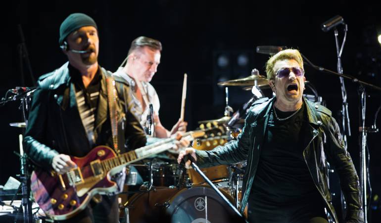 U2 es una banda de rock originaria de Dublín (Irlanda), formada en 1976 por Bono (voz), The Edge (guitarra, teclado y voz), Adam Clayton (bajo), y Larry Mullen Jr. (batería).
