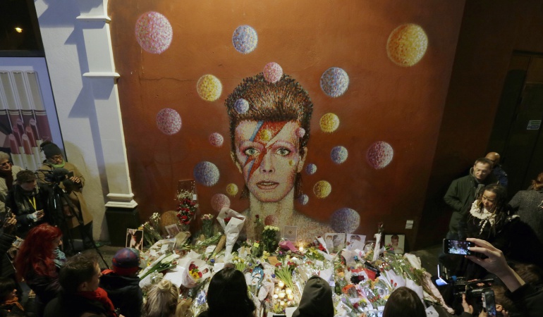 Un mural en homenaje al cantante británico David Bowie ubicado al sur de Londres.