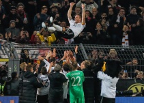 Podolski se despide con gol y victoria de la selección de Alemania ante Inglaterra