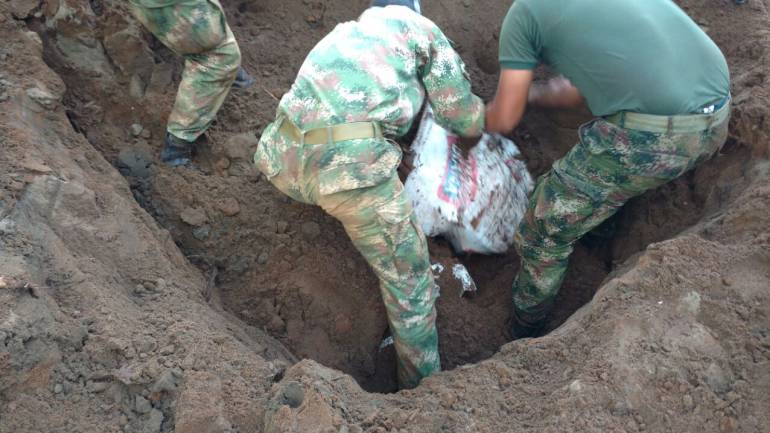 Incautan cocaína enterrada, del ELN