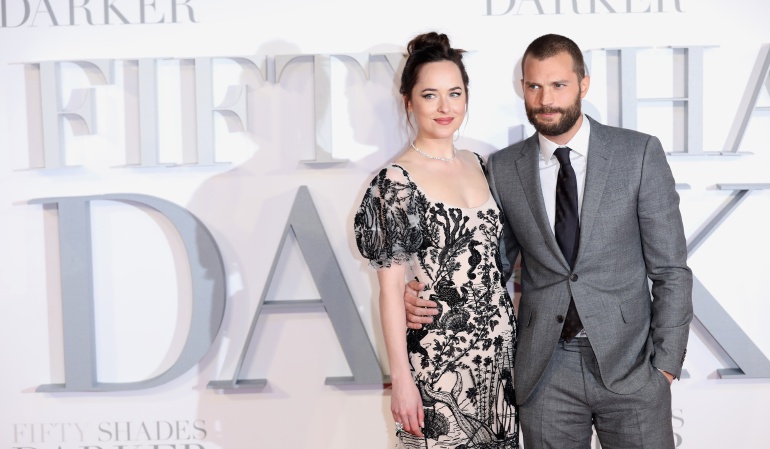 Los protagonistas de la cinta Dakota Johnson y Jamie Dornan en la premiere de "Cincuenta Sombras Más Oscuras" en Reino Unido.