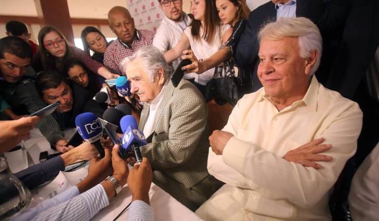 Felipe González y José Mujica participan en el lanzamiento de "La iniciativa, unión por la paz"