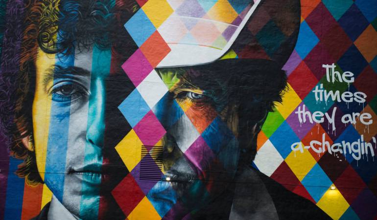 Un nuevo mural de Dylan en Minnesota, su estado natal, en EE.UU., apareció poco después del anuncio de que había ganado el Nobel de Literatura.