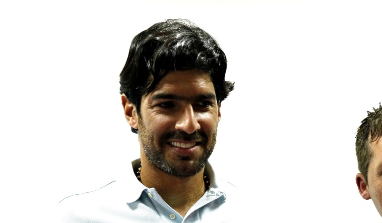 El 'Loco' Abreu: El 'Loco' Abreu sigue a la caza del récord y vestirá en Uruguay su camisa 25
