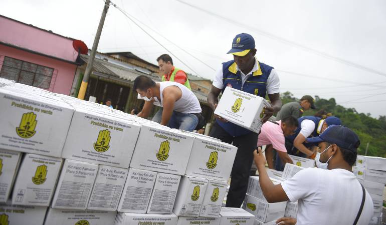 Organización de la ayuda humanitaria en Mocoa,por parte de funcionarios de la UNGRD.
