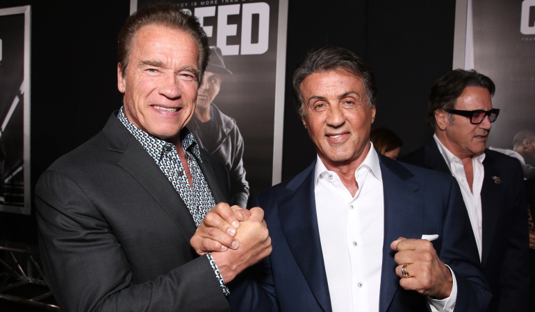 Los actores Sylvester Stallone y Armold Schwarzenegger en la premiére de Creed.