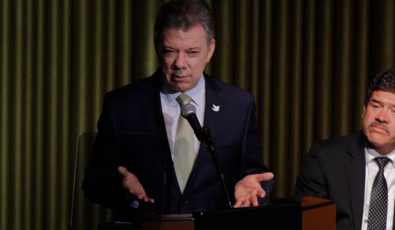 Colombia respalda bombardeo de EE.UU.: Colombia respalda bombardeo de EE.UU. a una base aérea en Siria: Santos