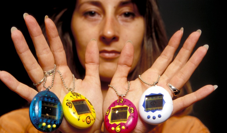 Diferentes modelos de "Tamagotchi" en julio de 1997.