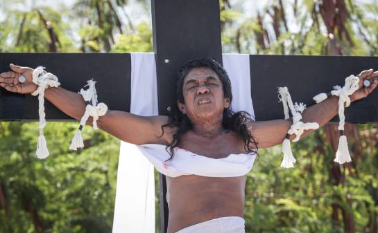 SEMANA SANTA FILIPINAS: Media docena de filipinos se crucifican el Viernes Santo SEMANA SANTA FILIPINAS: Media docena de filipinos se crucifican el Viernes Santo