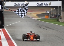 Vettel se impone enBahréin y es líder en solitario