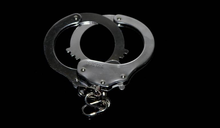 Arrestan modelo desnuda: Arrestan a modelo desnuda y fotógrafo en centro comercial